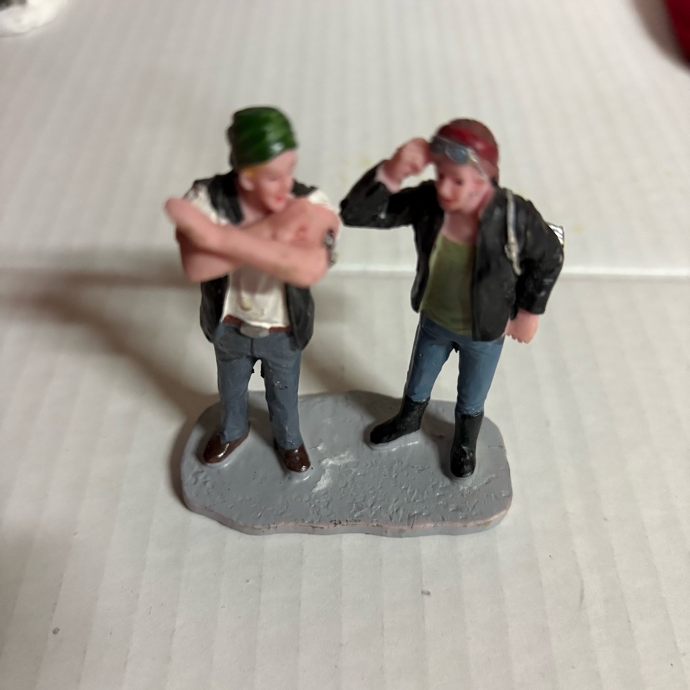 LEMAX - NEW TATTOO - HOLIDAY VILLAGE FIGURINE - #52379 - 2015 - Picture 2 of 6
